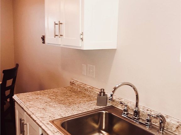 5th image of 10 S Cove Ave APT 6