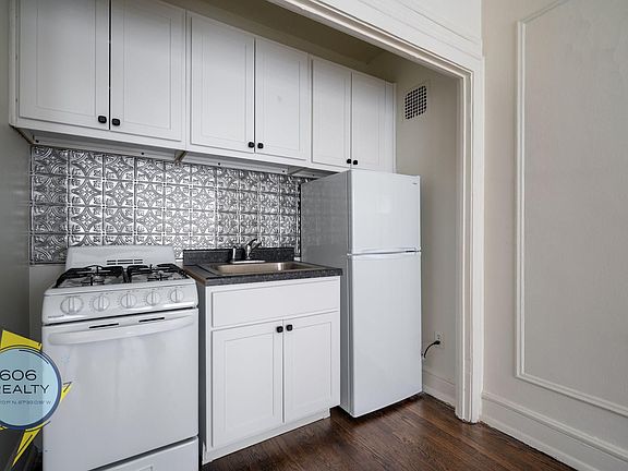 4th image of 4903 N Christiana Ave APT 2