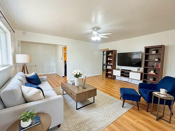 4th image of 3913 SW 28th St