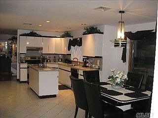 1st image of 7 John Vincent Ct