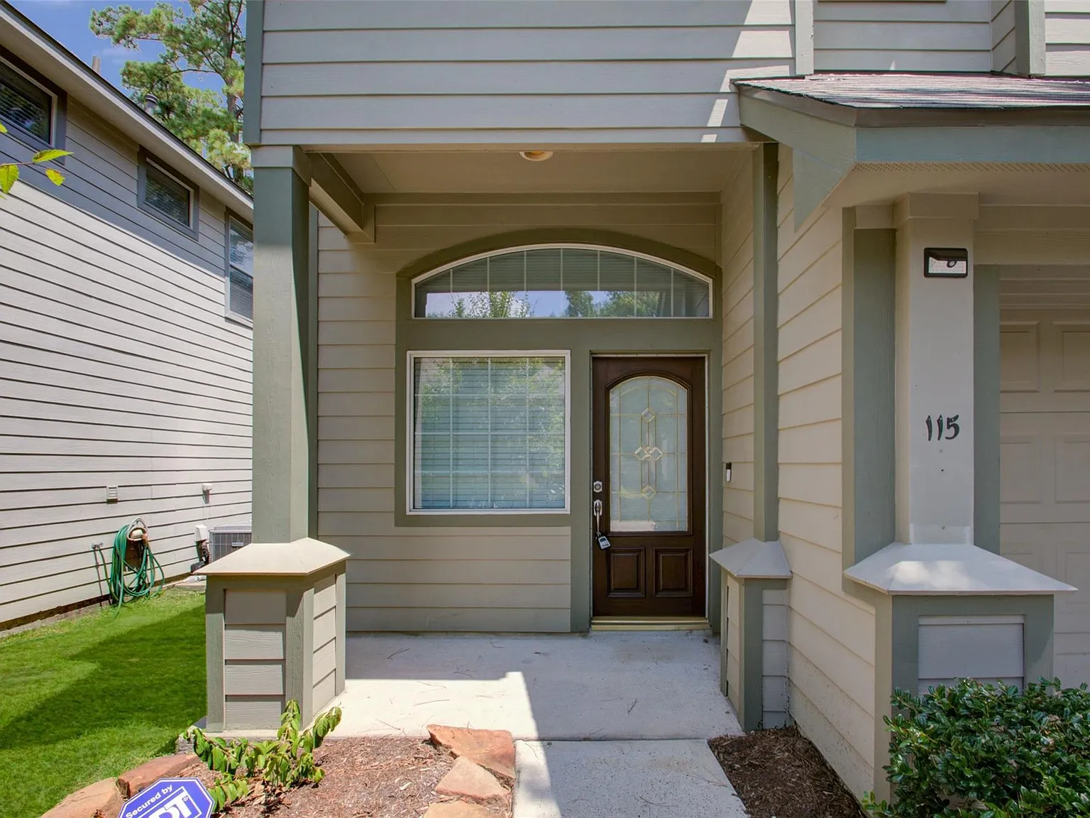 3 bed, 2.5 bath, 2020 sqft, $2,100 — Photo 2
