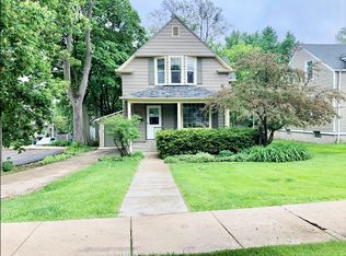 812 S 3rd St, St Charles, IL 60174