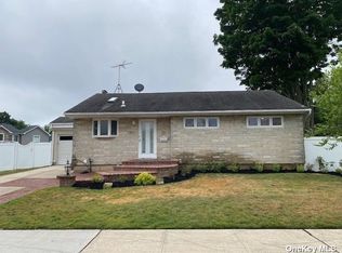 25 Roxbury Ave, Plainview, NY 11803