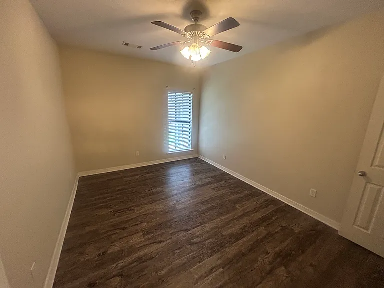 2309 Argonne Ln — Photo 9