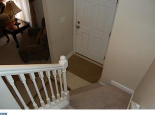91 Shawmont Ln, Willingboro, NJ 08046