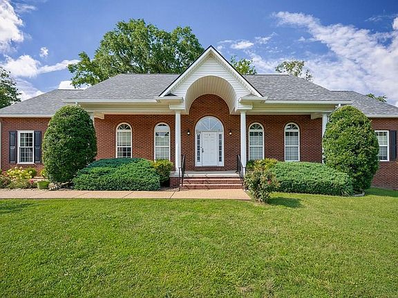 2nd image of 2108 Boxwood Cir
