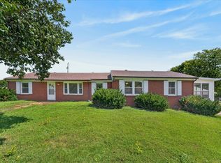 3252 Marthas Chapel Rd, Cunningham, TN 37052