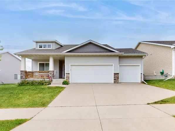 1300 Blue Bonnet Dr, Carlisle, IA 50047