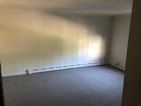 3rd image of 3211 Glengyle Ave #1