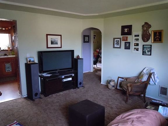 5th image of 3343 Louise Ave W