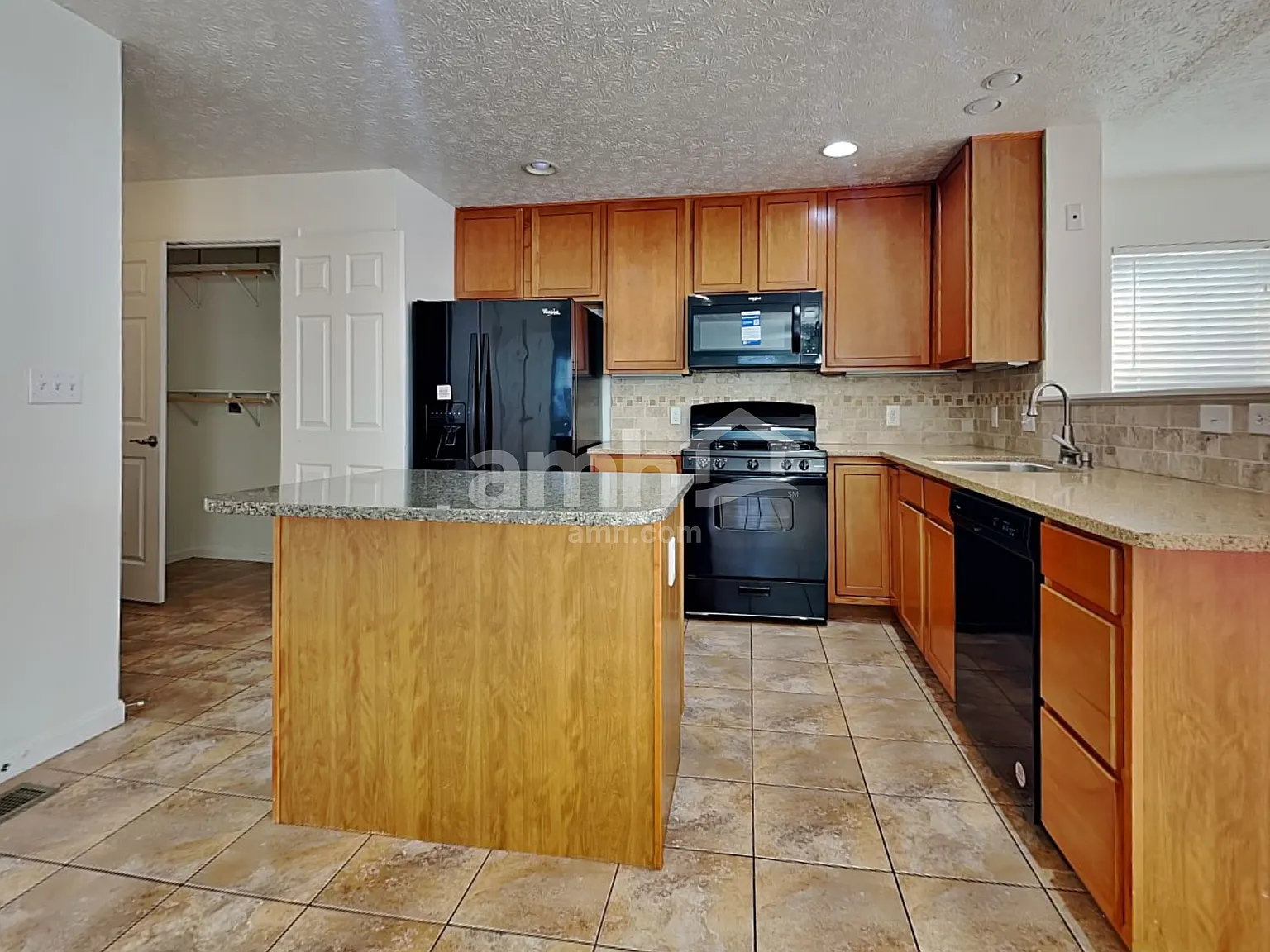 4 bed, 2.5 bath, 2084 sqft, $2,695 — Photo 4