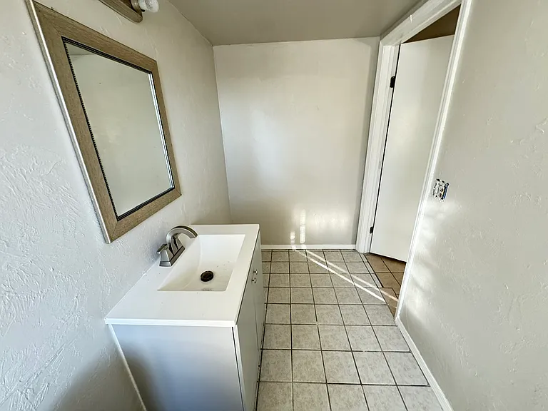 218 SE 44th St #103 — Photo 6