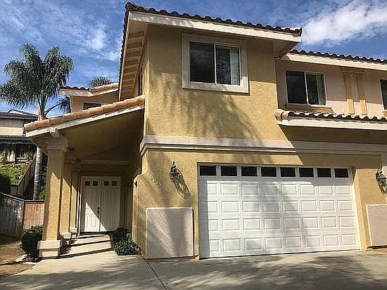 3 bed, 2.5 bath, 2400 sqft, $5,400 — Photo 1