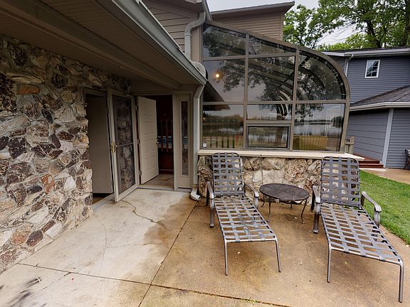 3rd image of 3012 Okoboji Blvd