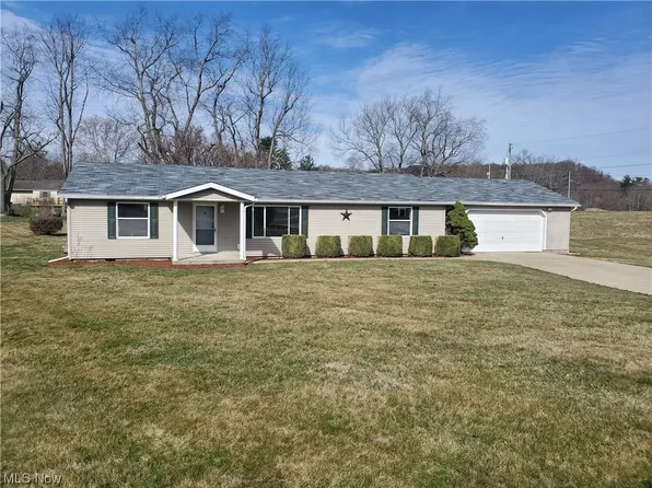 2015 Andrews Ct, Dresden, OH 43821