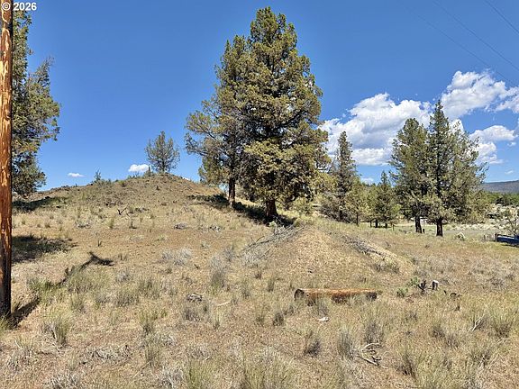 4th image of 111 Cemetery Rd