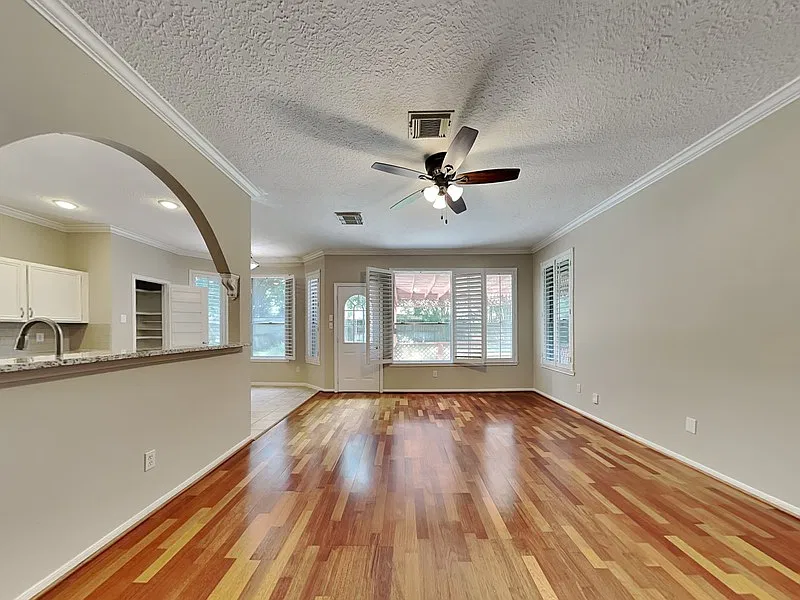 5 bed, 2.5 bath, 2483 sqft, $2,750 — Photo 4