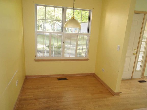 4th image of 30W016 Willow Ln