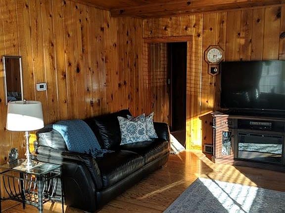 4th image of 18 Kastor Ave