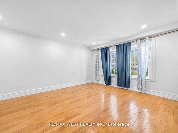 3rd image of 578 Bellamy Rd N