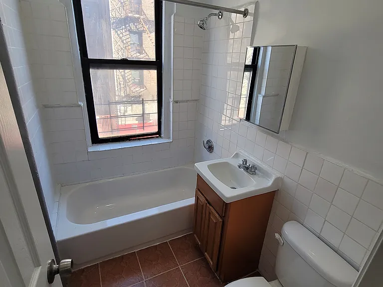 2305 Creston Ave #3B — Photo 8