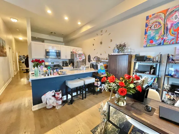 2620 W Cermak Rd #3R, Chicago, IL 60608