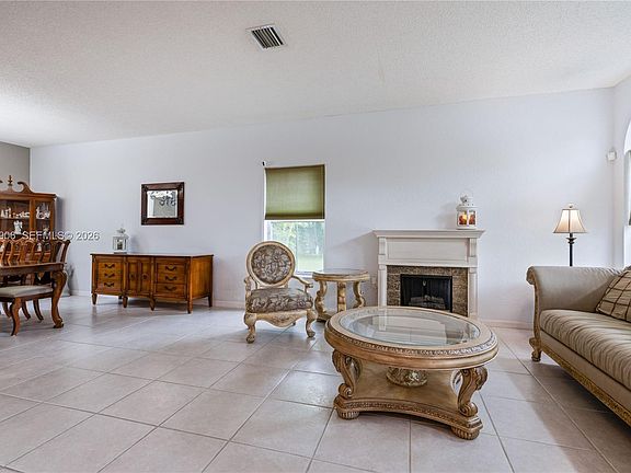 3rd image of 13704 S Garden Cove Cir