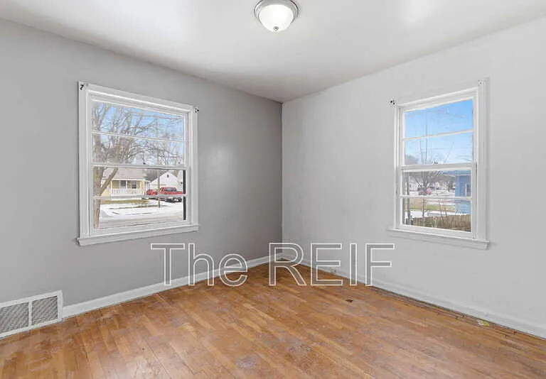 813 Alvord Ave — Photo 6