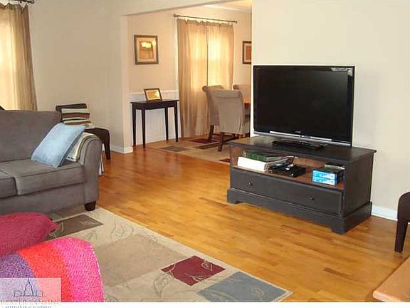5th image of 305 E Margaret St