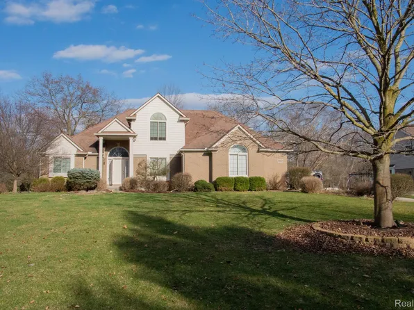 12007 Pembrooke Cir, South Lyon, MI 48178