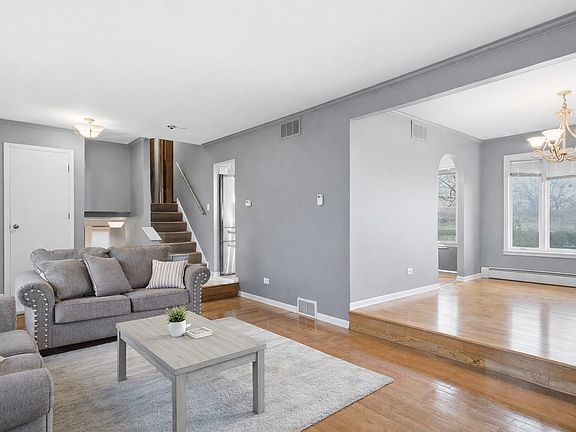 3rd image of 18341 Poplar Ave