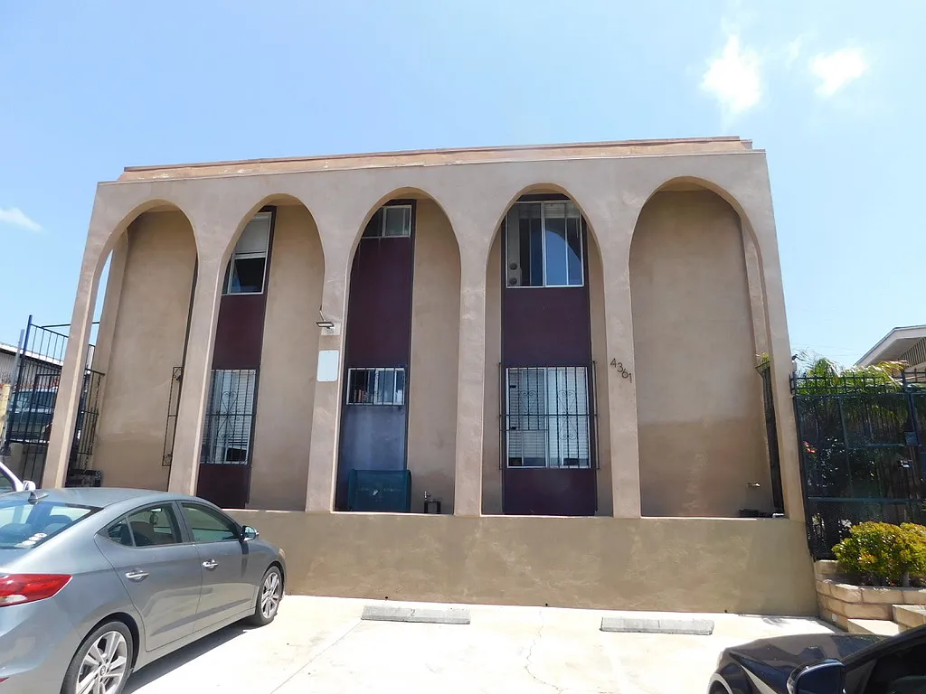 2 bed, 650 sqft, $1,995 — Photo 2