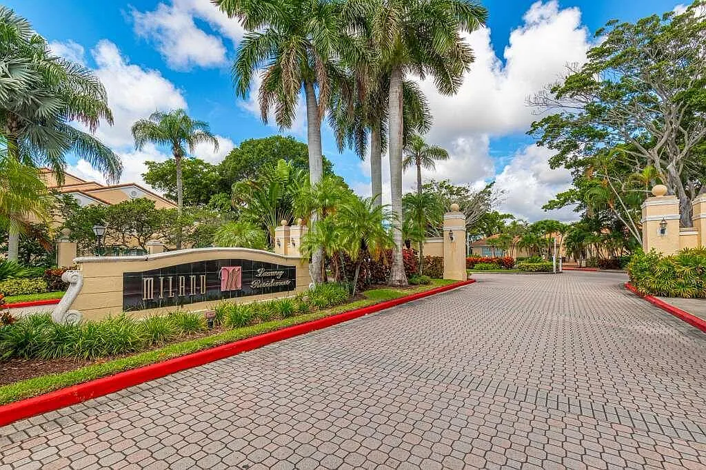 1 bed, 1.0 bath, 676 sqft, $1,800 — Photo 1