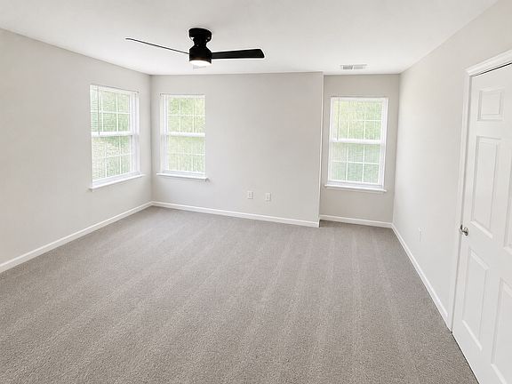 4th image of 25 Jockey Ln #25
