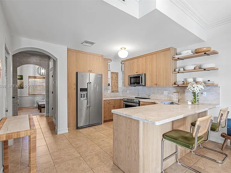 375 Plymouth Rd — Photo 9