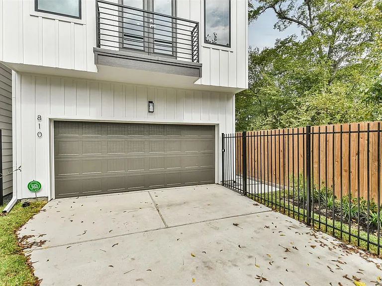810 Mansfield St — Photo 5