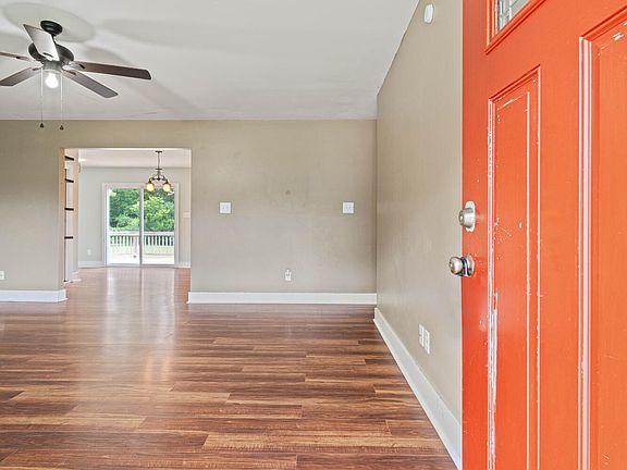 2nd image of 108 Quail Hollow Dr