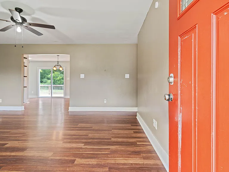 108 Quail Hollow Dr — Photo 2