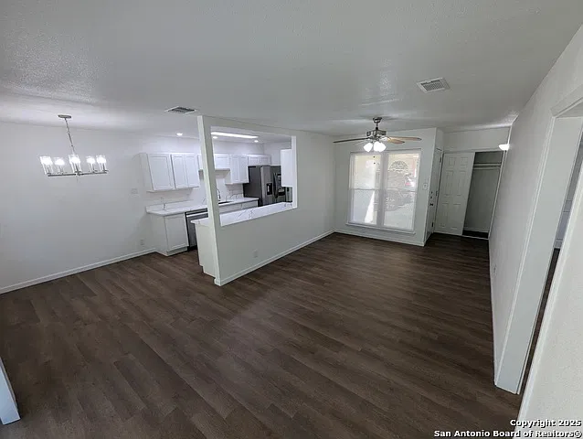 2 bed, 1.0 bath, 1990 sqft, $1,550 — Photo 1