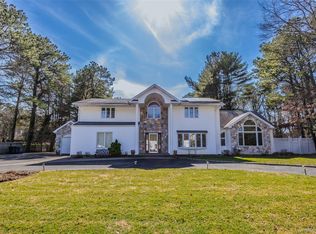 12 E Dosoris Lane, Dix Hills, NY 11746