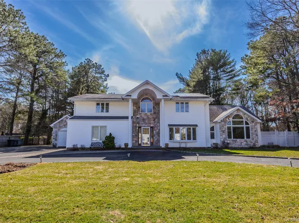 12 E Dosoris Lane, Dix Hills, NY 11746