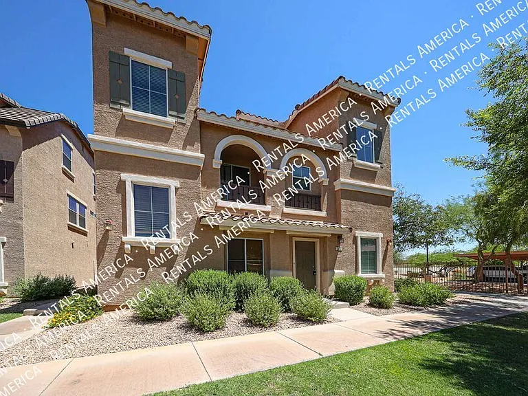 747 N Port Dr — Photo 2