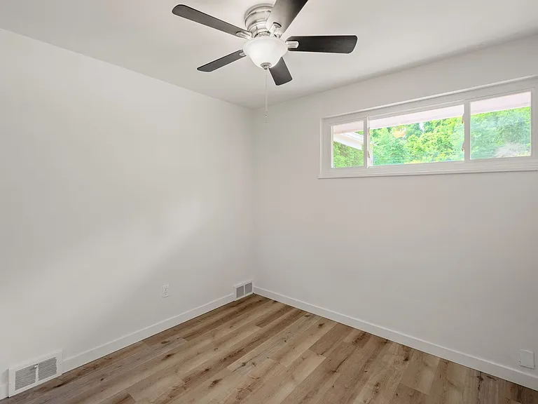 414 Elwood Dr — Photo 11
