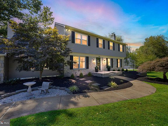 4th image of 1354 Patrick Henry Dr