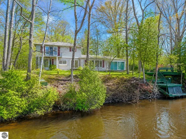 620 West Ct, Mount Pleasant, MI 48858