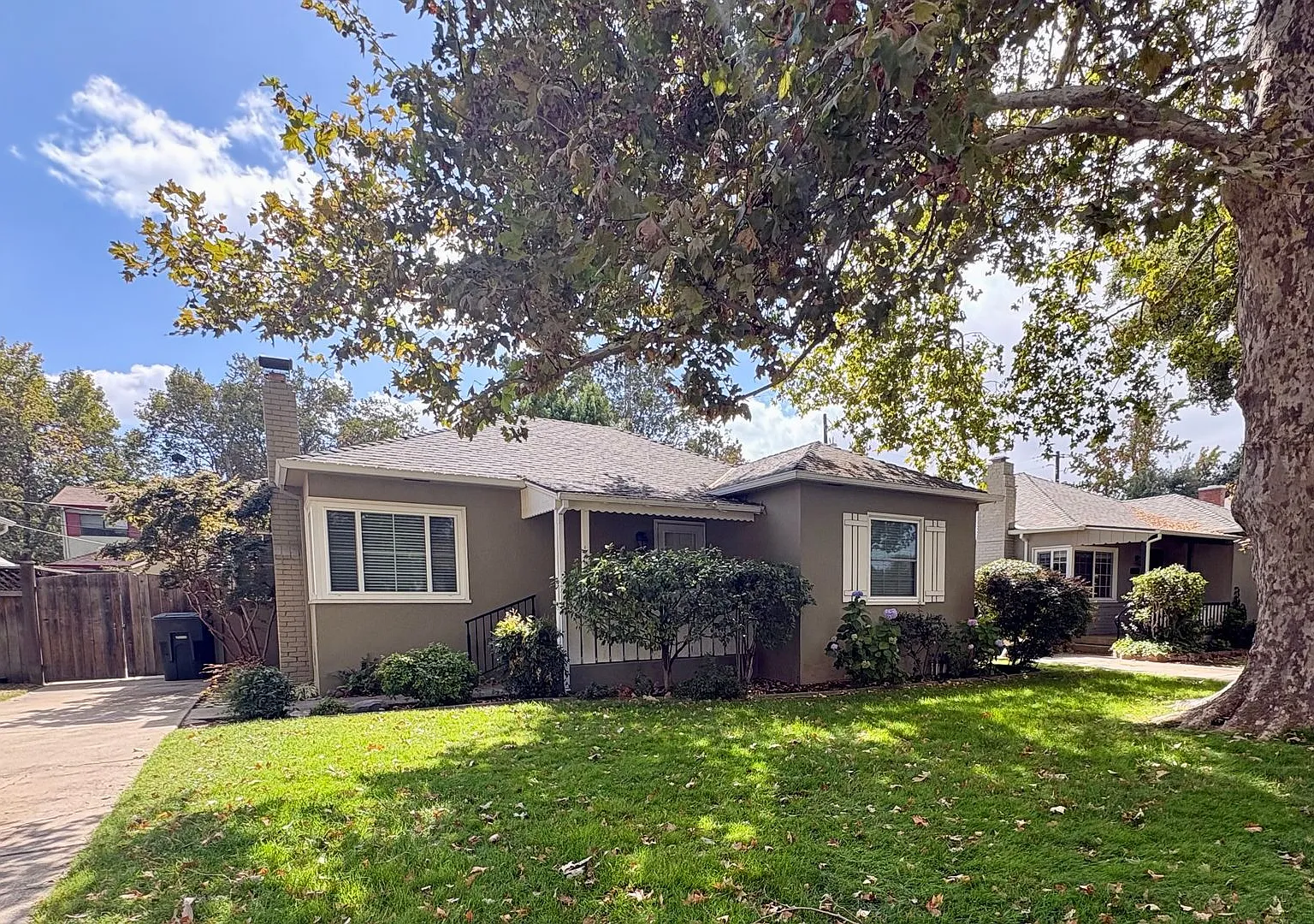 Spacious and Sparkling 3bed/2bath Home in Land Park — Photo 1