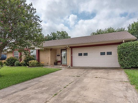 4th image of 2116 Benbrook Dr