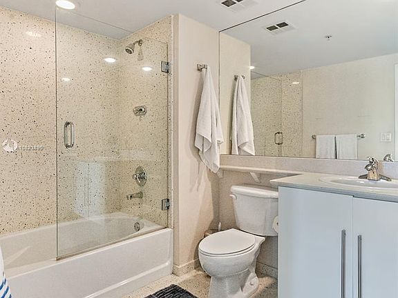 4th image of 325 Biscayne Blvd APT 1119