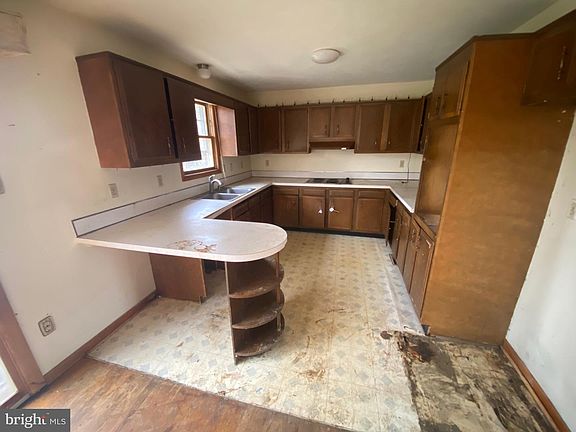 5th image of 211 Marlpit Ln