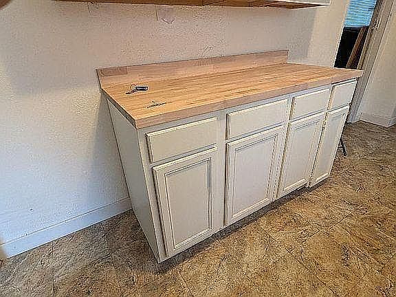 lower kitchen cabinets